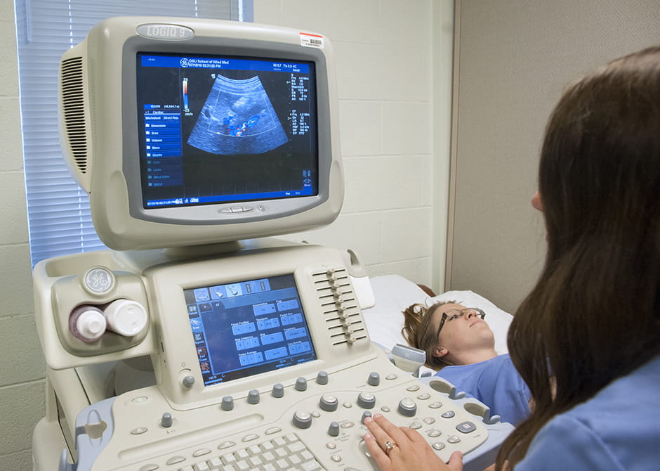 students preforming a ultrasound test 