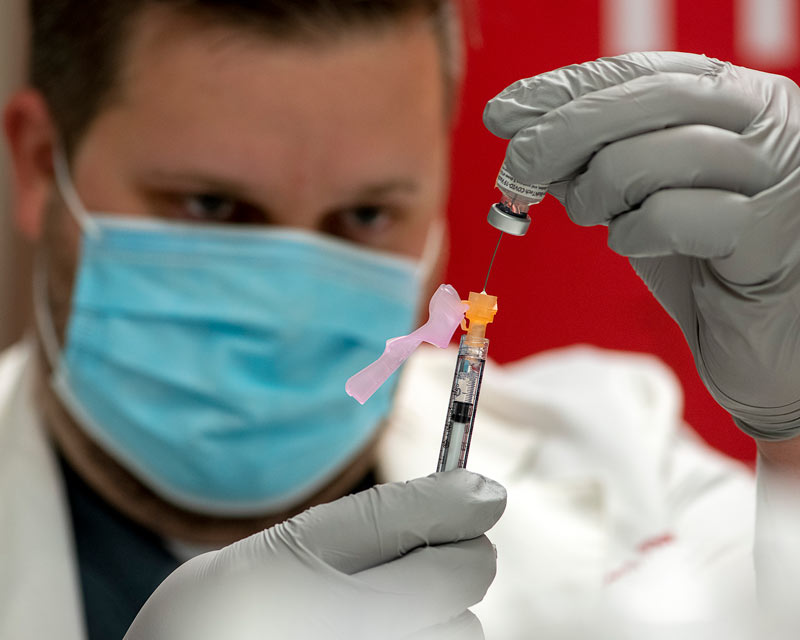 Vaccine_syringe