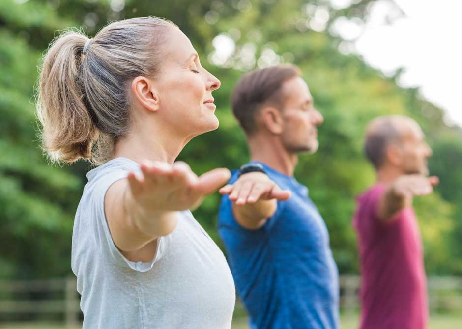 GroupYogaHomepageWeb